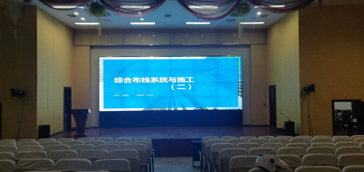 柳州市就业服务中心会议厅拼接屏项目竣工后